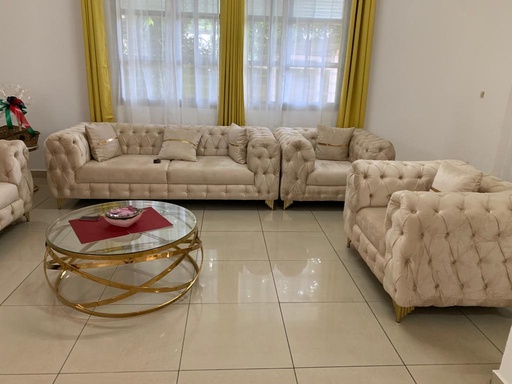 Sectionals / Sofas